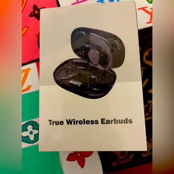 Brand new in box True Wireless Earbuds - Black - Picture 1 of 2
